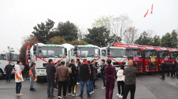 华菱汉马2021重庆产品推介会现场